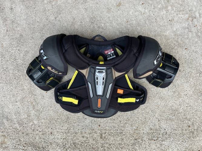 Small Junior CCM Tacks AS-V Shoulder Pads (Used)