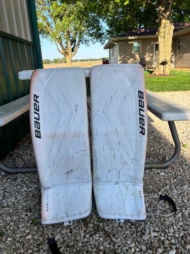 33" Bauer FlyLite Goalie Leg Pads (Used)