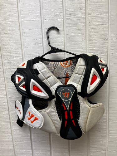 Warrior Burn Hitman Lacrosse Shoulder Pads BHIT 13-M Lightweight Sz Medium
