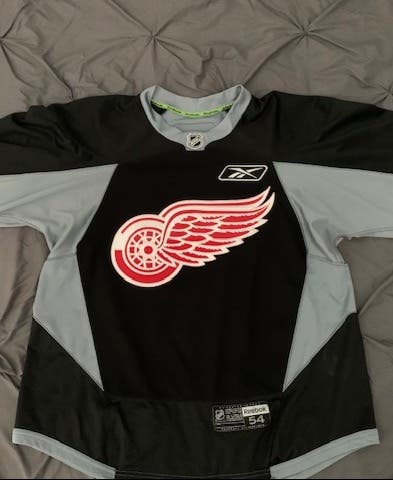 Black Men's Reebok Jersey (Used)