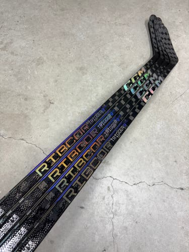 4 Pack 95 Flex P28M Senior CCM RibCor Trigger 9 Pro Right Hand Hockey Stick Pro Stock (New)