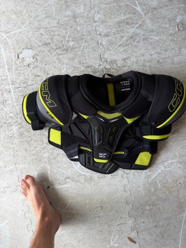 Men's Medium Senior CCM Tacks XF 80 Shoulder Pads (New)