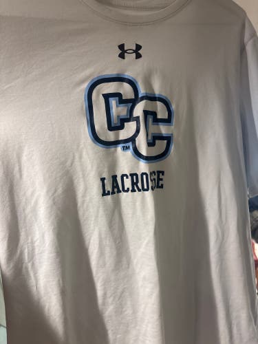 White Large Men's Under Armour Shirt (Used)