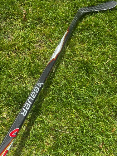 Senior Bauer Flypro Hockey Stick Right Handed P28 70 Flex (Used)