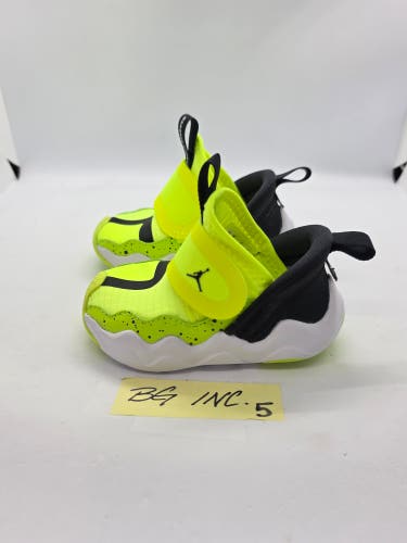 Jordan 23/7 (TD) Volt White Black DQ9294-701 Toddler Kids Size 4C NEW - Velcro