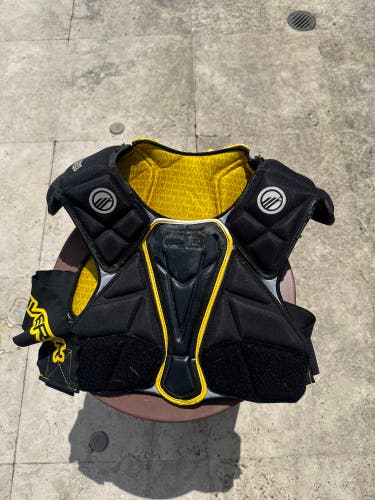 Medium Maverik C2 Shoulder Pads (Used)