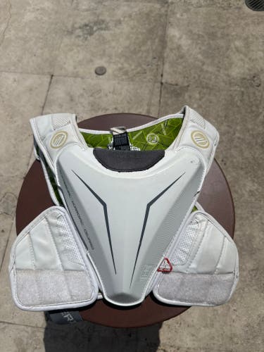 Medium Maverik MAX EKG Shoulder Pads (Used)