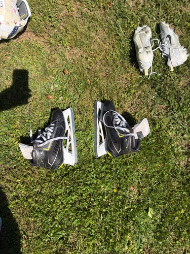 Bauer Elite Hockey Skates Regular Width Size 5 (Used) Goalie Skates