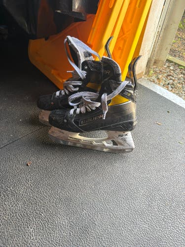 Black/Yellow 2020 Bauer Supreme 3S Pro Hockey Skates Regular Width 7.5 (Used)