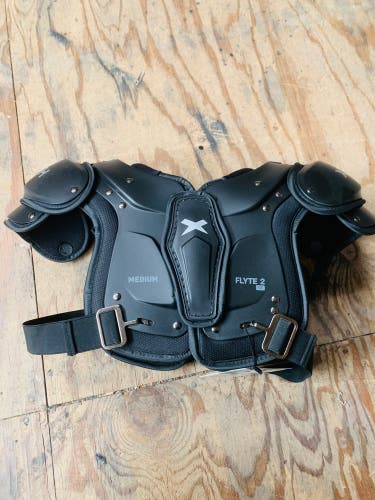 Medium Youth Xenith Flyte Shoulder Pads (New)