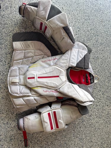 Large 2024 Bauer Vapor Hyperlite 2 Goalie Chest Protector (Used)