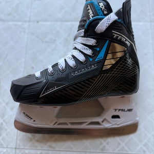 True Catalyst 5X4 Hockey Skates Size 3.5 Regular