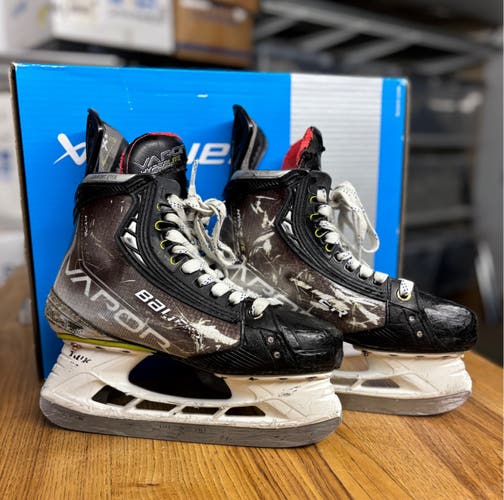 Bauer Vapor Hyperlite Hockey Skates - Senior 5 / Regular Width (Good Condition)