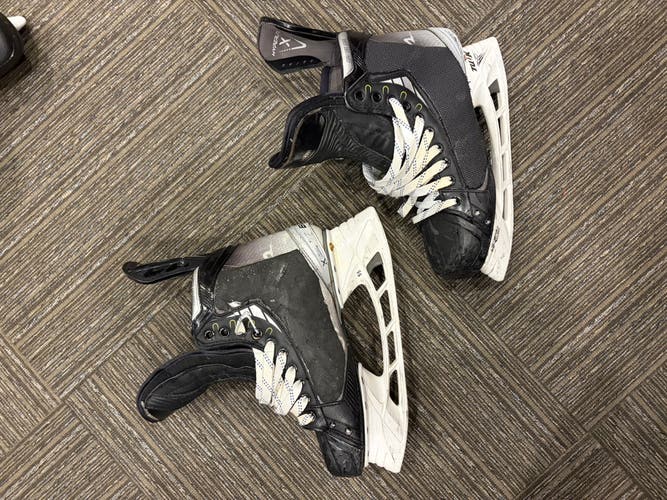 2021 Bauer Vapor Hyperlite Hockey Skates Pro Stock 10 (Used)
