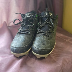 Under Armour Baseball Cleats (Used) Men's Size M 7.0 (W 8.0)