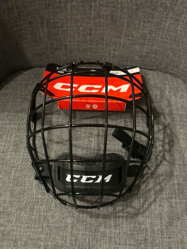 CCM FM580 Hockey Face Mask Cage Senior Medium Black New with Hardware