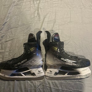 Bauer Vapor Hyperlite 2 Hockey Skates fit 1 6.5 (Used)