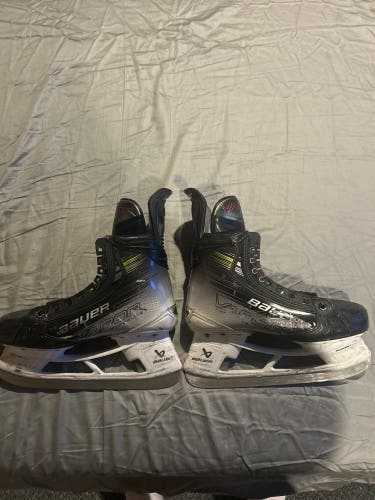 Bauer Vapor Hyperlite 2 Hockey Skates fit 1 6.5 (Used)