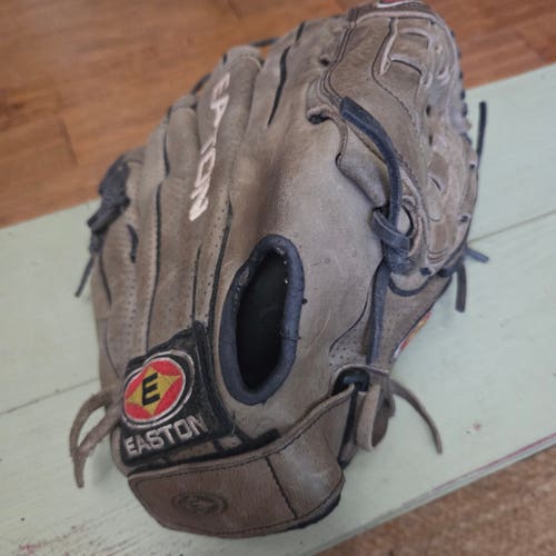 Easton RH Outfield Natural NAT13G Baseball/Softball Glove 13" Nice, Game Ready