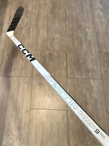 CCM JetSpeed FT7 Pro WHITE Trigger 9 Dress Right Handed Stick P28M 75 Flex Pro Stock (New)