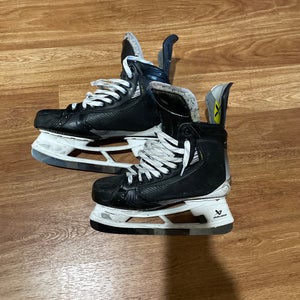 2023 Bauer Vapor Hyperlite 2 Hockey Skates Regular Width 11 (Used)