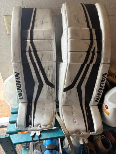 31" Vaughn Velocity Goalie Leg Pads (Used)
