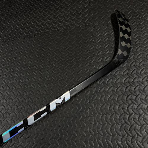 Senior CCM JetSpeed FT8 Pro Right Handed Hockey Stick P28 75 Flex (New) - Silver