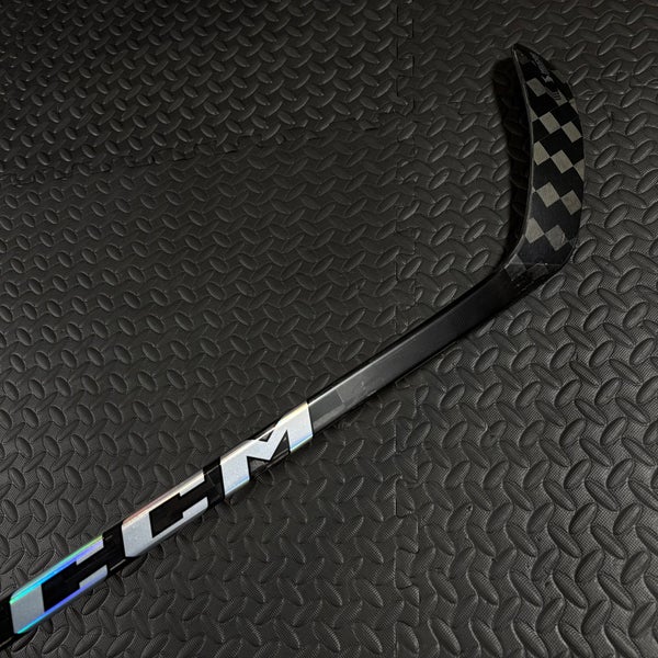 Senior CCM JetSpeed FT8 Pro Right Handed Hockey Stick P28 75 Flex (New) - Silver