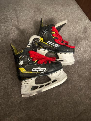 Black 2022 Bauer Supreme M4 Hockey Skates Regular Width Size 1 (Used)