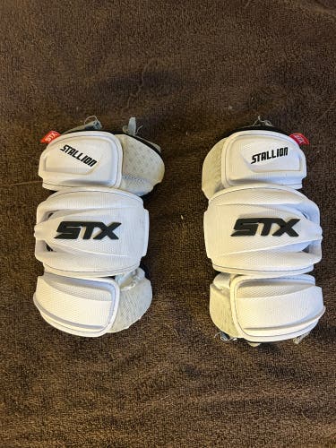 Medium Adult STX Stallion 500 Arm Pads (Used)