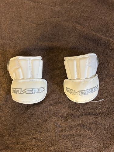 Medium Adult Maverik M4 Elbow Pads (Used)