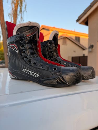 Black Bauer Vapor XR400 Hockey Skates Regular Width Size 4 (Used)