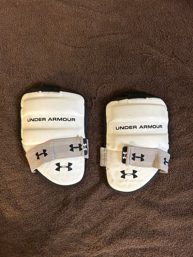 Medium/Large Adult Under Armour Spectre Bicep Guards (Used)
