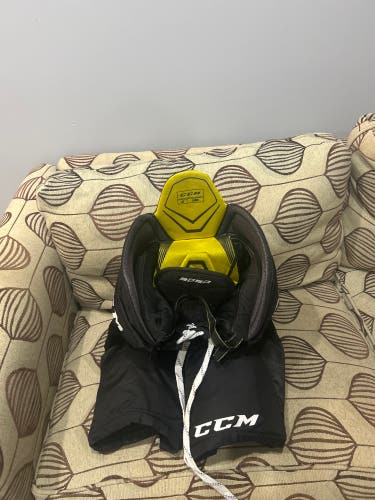 Junior Large CCM Tacks 9060 Hockey Pants (Used)