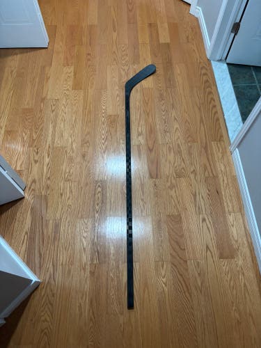 Senior Pro Blackout Right Handed Hockey Stick PM9 77 Flex (New)