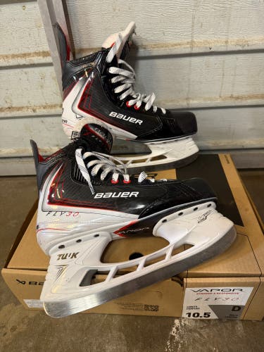 Black/Gray 2025 Bauer Vapor Fly30 Hockey Skates Regular Width 10.5 (Used)