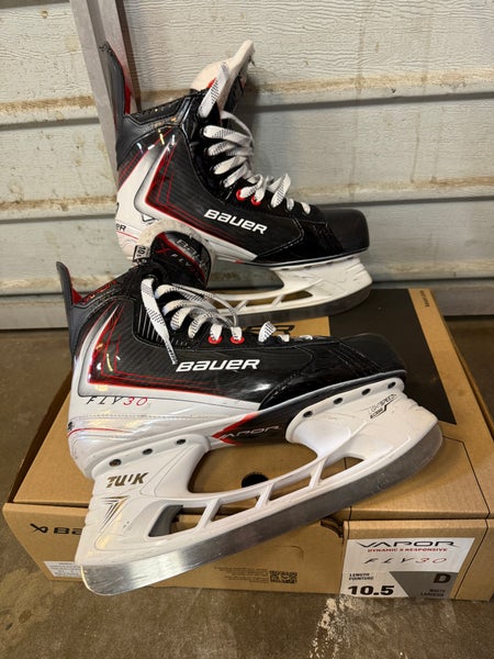 Black/Gray 2025 Bauer Vapor Fly30 Hockey Skates Regular Width 10.5 (Used)