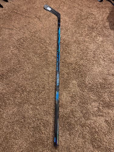 Senior Bauer Left Hand P28 (New) Black/Blue Proto-R Hockey Stick