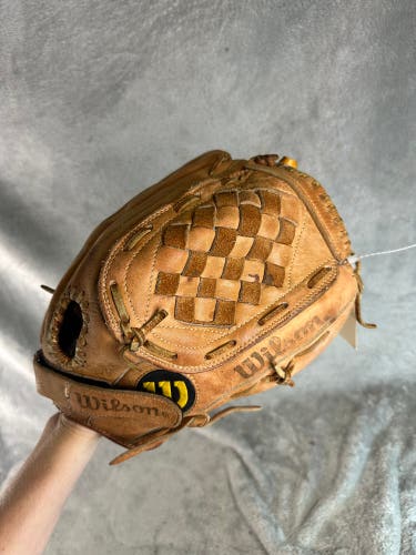 Brown Wilson George Brett RH Pitcher's Baseball Glove 13" (Used)