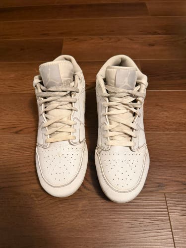 White nike jordan 1 low cleats