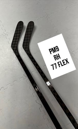 Senior(2x)Right PM9 77 Flex ProBlackStock™ Unbranded Blackout Pro Stock Nexus Hockey Sticks
