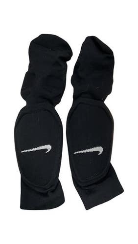 Used Nike Soccer Shin Guards Junior Black S/M 11859-S000030612