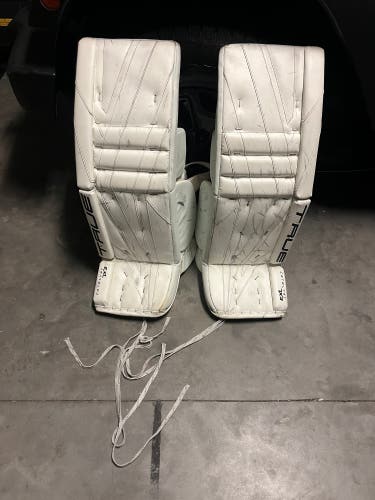 35" True Catalyst 7X3 Goalie Leg Pads (Used)