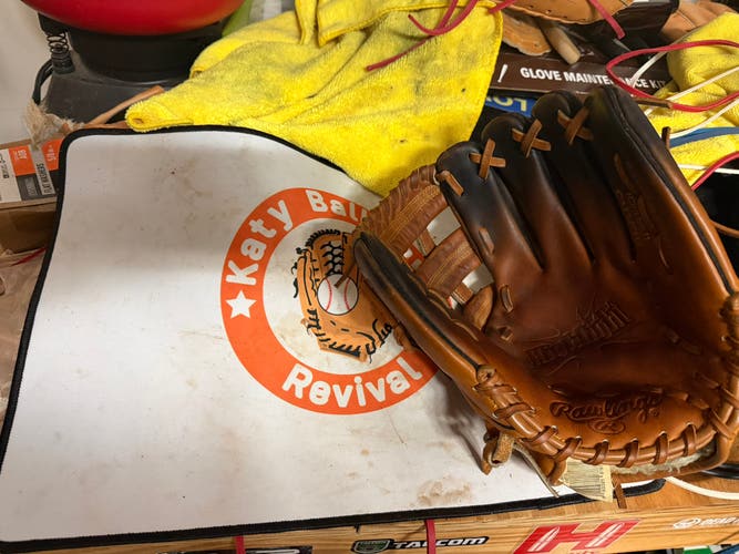 Rawlings Highlight Series HLAR3 RH Infield Baseball Glove 11.75" (Used)
