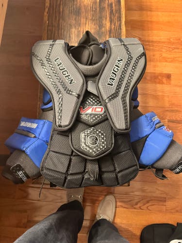 Large Vaughn Velocity V10 Goalie Chest Protector (Used)