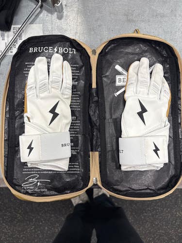 Used BRUCE BOLT BATTING GLOVES BB/SB Glove RH Throw Black 11 1/2" 11337-S000485287