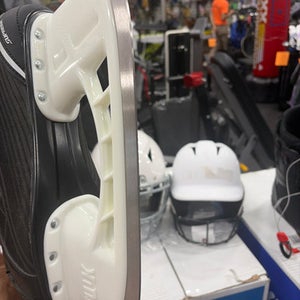Used WinnWell AMP300 Senior Hockey Skate Senior 6 11337-S000485260