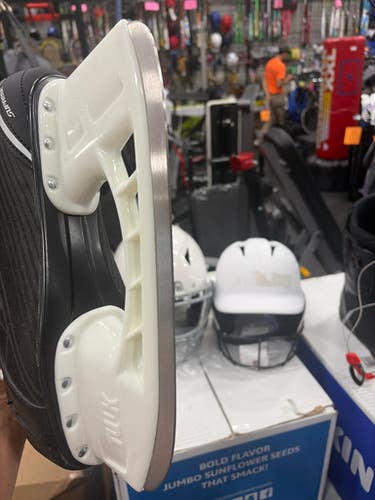 Used WinnWell AMP300 Senior Hockey Skate Senior 6 11337-S000485260