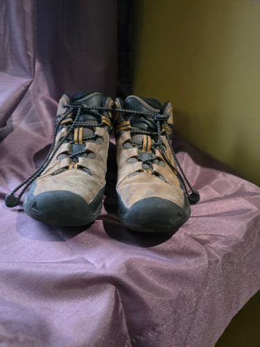 Youth Keen Hiking Boots (Used) Unisex 6Y (Big Kids / Youth)