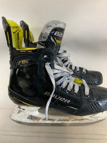 Used Bauer SUPREME M4 FIT 2 Intermediate Hockey Skate Intermediate 5.0 11823-S000038795